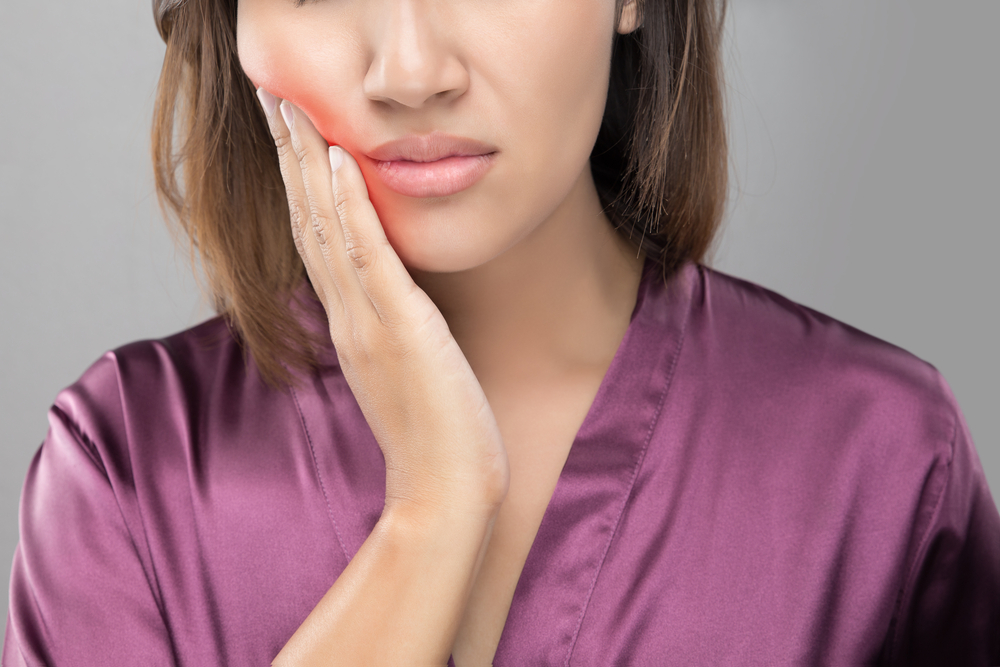 The Pros and Cons of Tooth Extraction